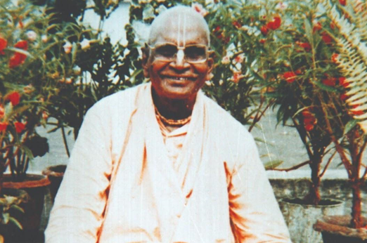 Breve biografia de Śrīla Bhakti Kusuma Śramaṇa Gosvāmī Mahārāja