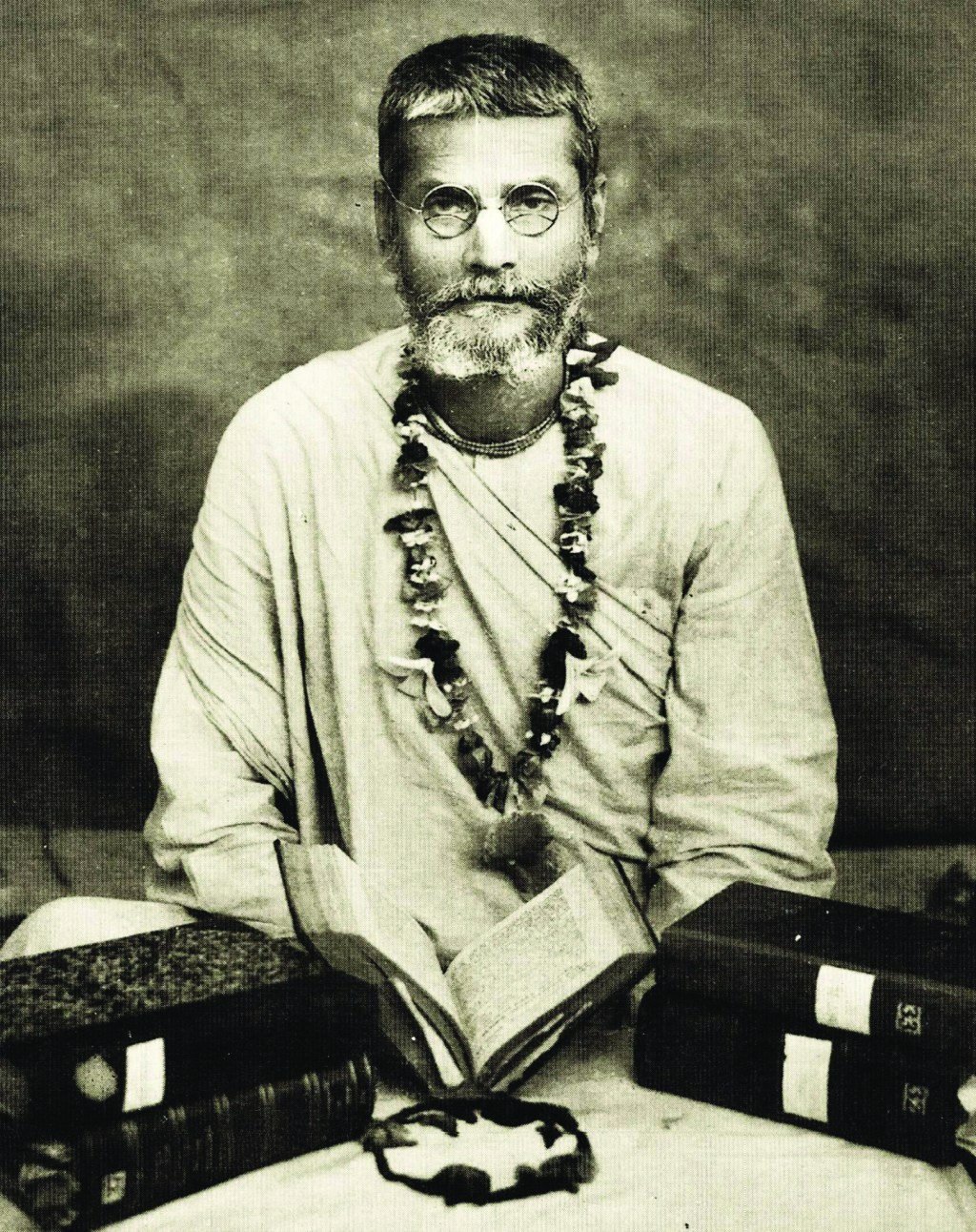 Śrī Śrīmad Bhakti Prajñāna Keśava Gosvāmī Mahārāja